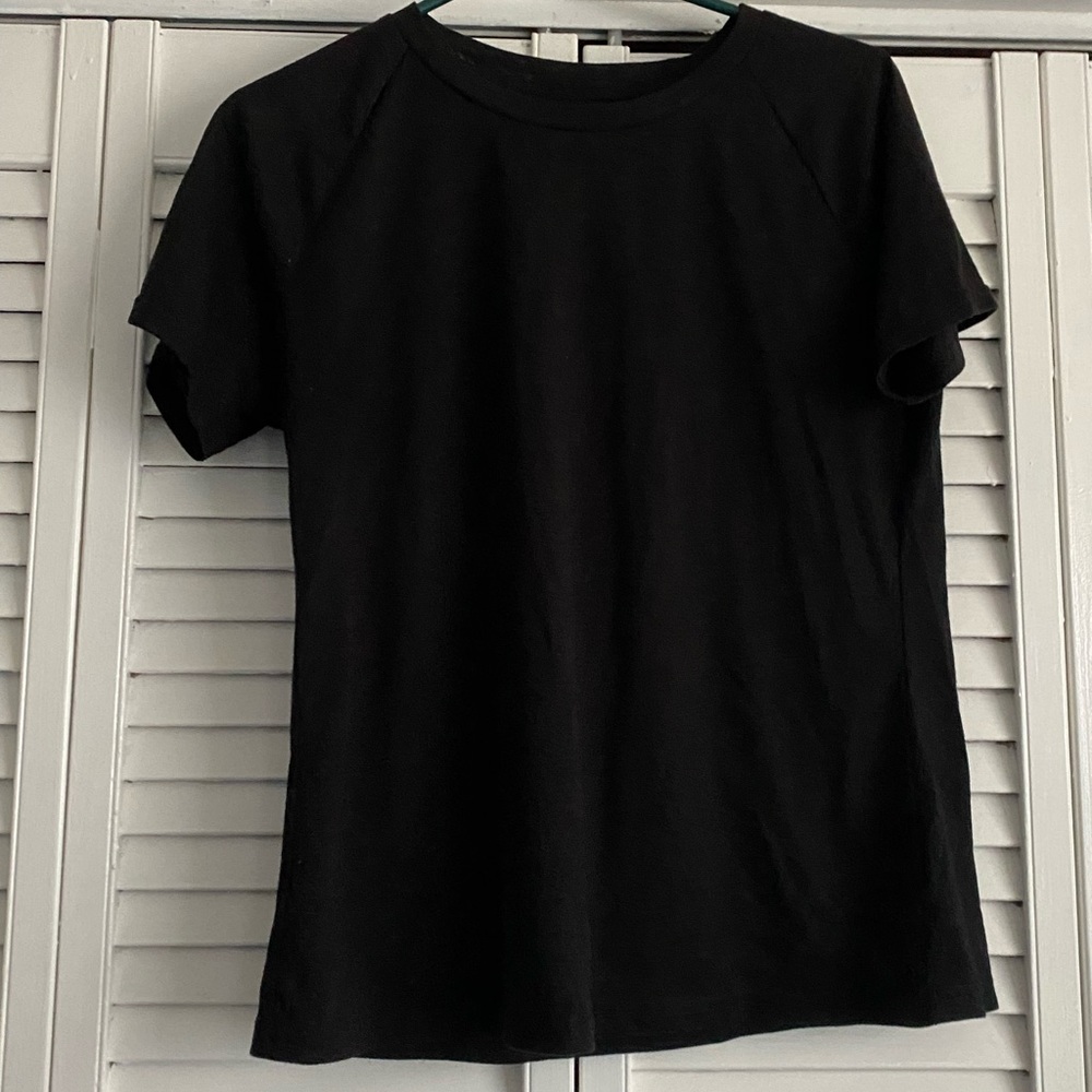 Black athletic top, size M
